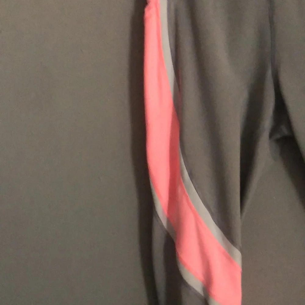 SOLD Avia yoga pants size M (8-10) - Picture 3 of 10